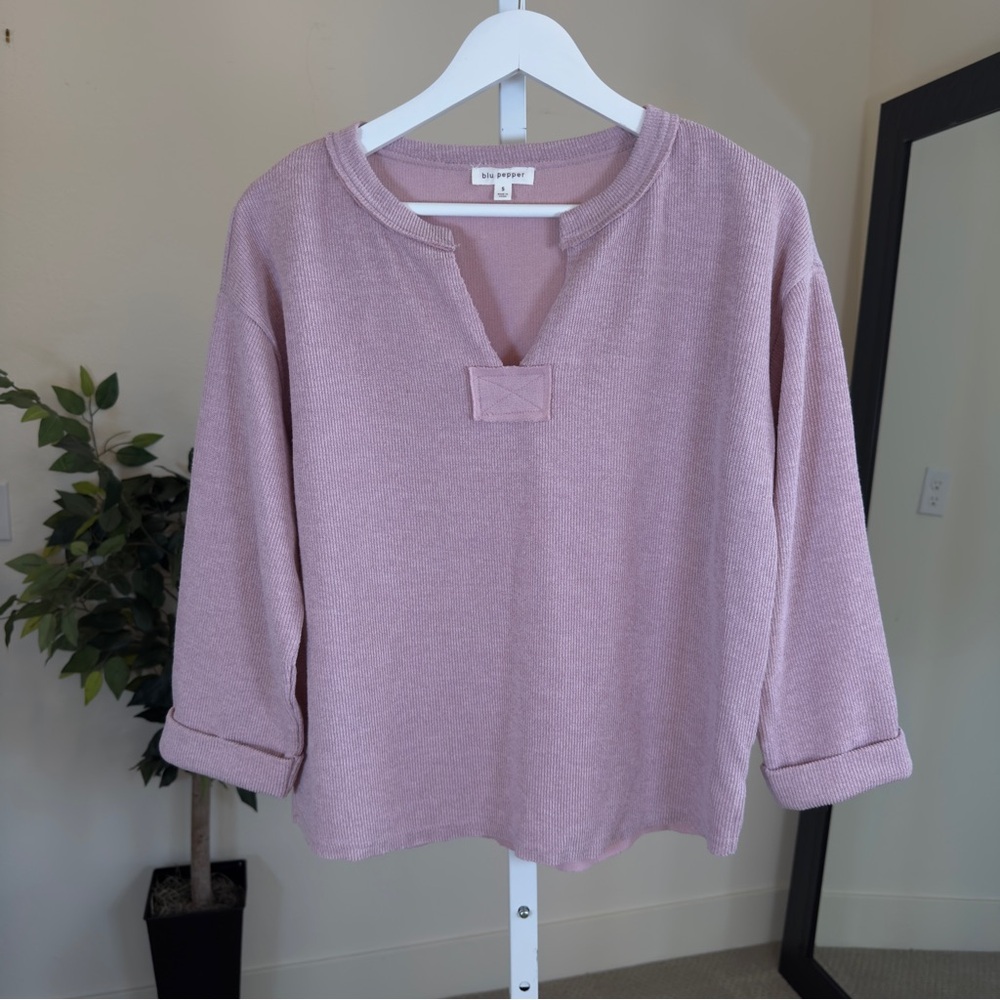 Blu Pepper Mauve Knit Women's Blouse. Size M